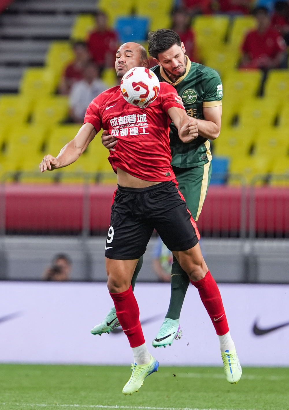 而莱万则因 而莱万则因